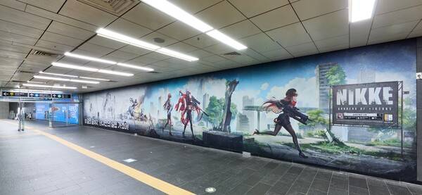 - 홍대입구역 3번 출구&nbsp;니케 옥외광고 풍경