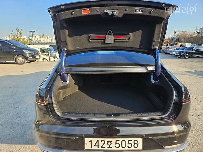 2025년형 디 올 뉴 그랜저 LPG 트렁크. ⓒ데일리안 정진주 기자
