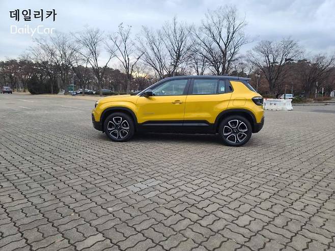 지프(Jeep) 콤팩트 전기 SUV 어벤저(Avenger)