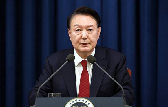 윤석열 대통령이 지난 3일 밤 서울 용산 대통령실 청사에서 비상계엄령을 선포하고 있다.  [사진=연합뉴스]