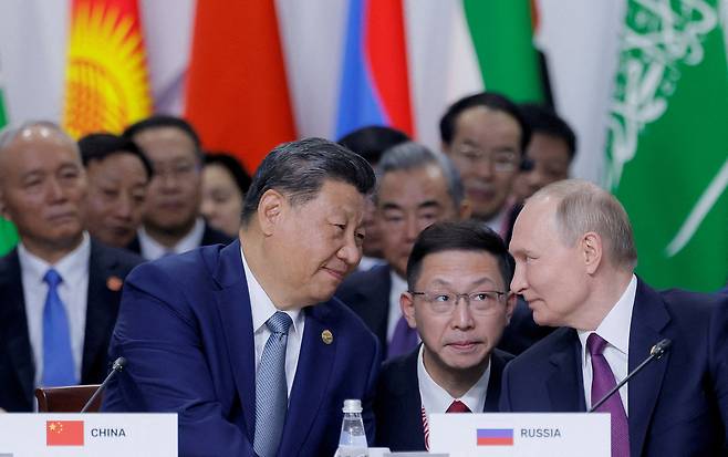 Russian President Vladimir Putin and Chinese President Xi Jinping speak during a plenary session in the outreach/BRICS Plus format at the BRICS summit in Kazan, Russia, on October 24, 2024. (File Photo - Reuters)