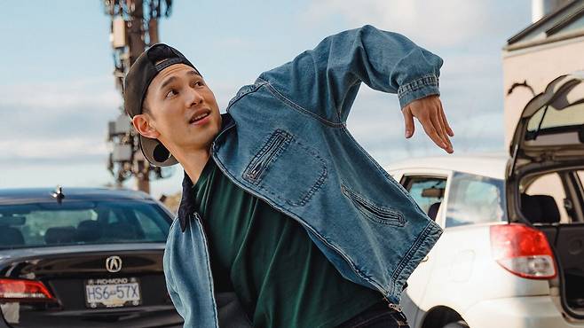 조나단 웡이 제작한 숏폼 드라마 ‘Rags 2 Richmond’의 한 장면. 주연과 연출을 직접 맡았다. /조나단 웡