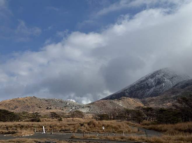 7598f572c3866bff239bf4e4409c70693bc3952196e924c23618d14f07a61bbc58ba56d1a3193a971710b36eaabbb004e4115b38e7