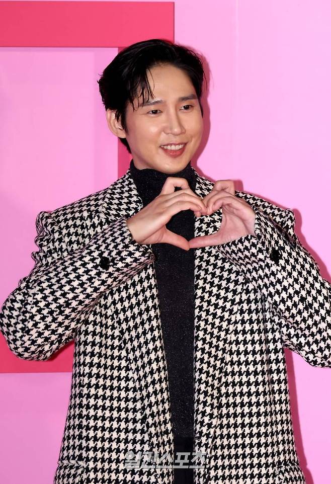 배우 박성훈이 9일 오후 서울 중구 동대문디자인플라자(DDP)에서 진행된 넷플릭스 오리지널 '오징어게임' 시즌2 월드 프리미어 이벤트 핑크카펫 포토월 행사에 참석하고 있다. 김민규 기자 mgkim1@edaily.co.kr /2024.12.09/