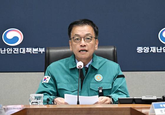 최상목 대통령 권한대행 부총리가 31일 정부서울청사에서 중앙안전재난대책 본부 회의를 주재하고 있다. [뉴스1]