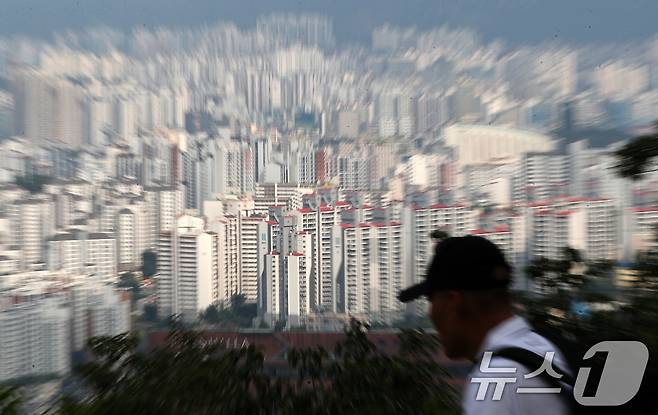 서울 중구 남산에서 바라본 서울시내 아파트 밀집지역. 2024.9.9/뉴스1 ⓒ News1 오대일 기자