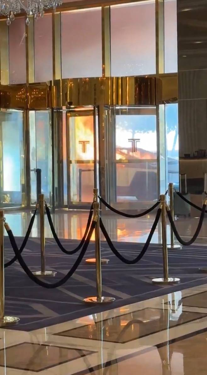 1일 미국 네바다주 라스베이거스 트럼프 호텔에서 테슬라 사이버트럭이 폭발했다./X