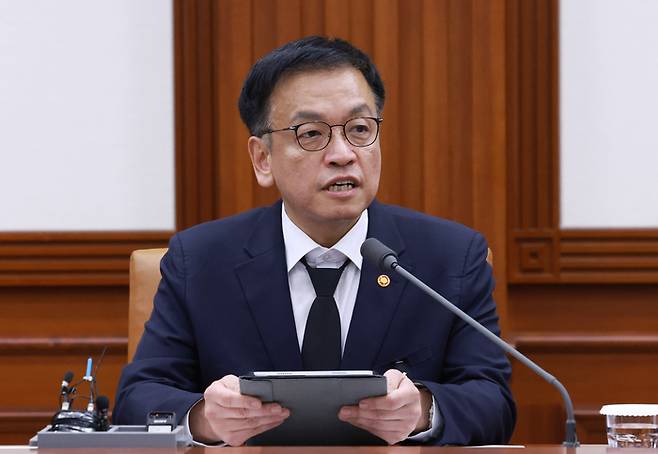 최상목 대통령 권한대행 부총리 겸 기획재정부 장관이 2일 정부서울청사에서 열린 경제관계장관회의에서 발언하고 있다.[연합뉴스]