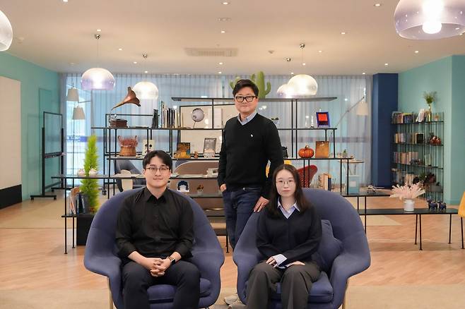 이번 연구를 수행한 UNIST  연구진. 박원우(왼쪽부터)  연구원, 권오훈 교수, 최예진 연구원.[UNIST 제공]