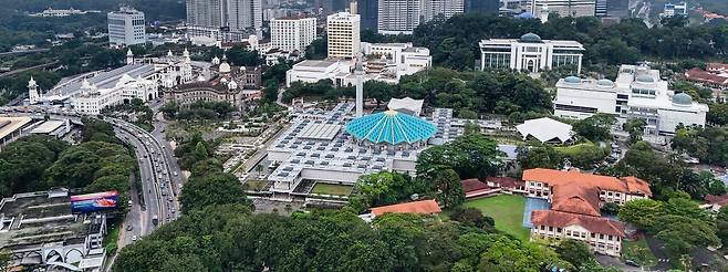 KL역과 국립모스크, 말레이시아 이슬람 예술 박물관 [사진/백승렬 기자]