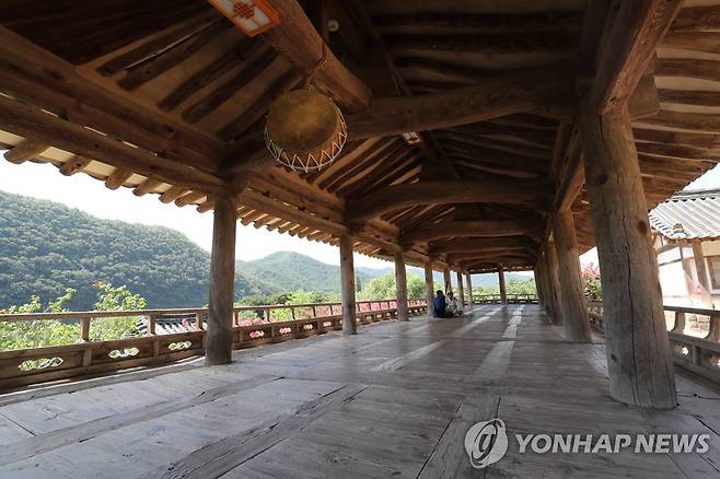 안동 병산서원 만대루 (안동=연합뉴스) 조보희 기자 = 안동 병산서원 만대루. 병산서원은 서애 류성룡과 그 아들 류진을 배향한 서원이다. 2019.8.10