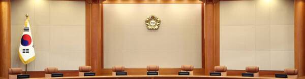 헌법재판소 대심판정 모습. 정부가 헌법 재판관 후보자 3명 중 2명을 임명하면서 9명 중 1명의 자리가 공석인 상태다. 연합뉴스