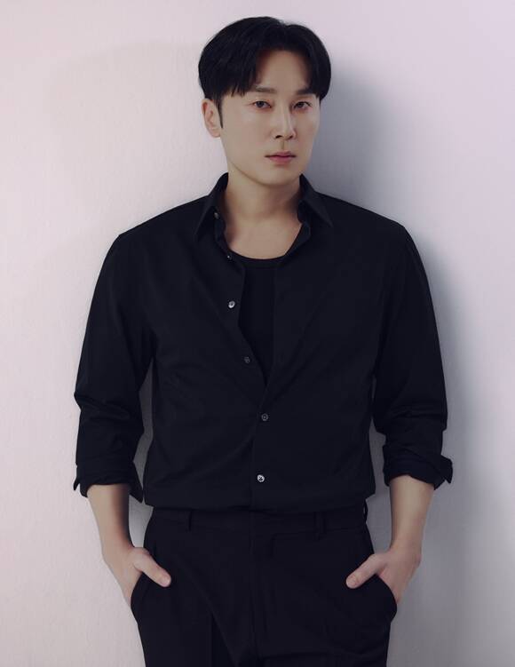 배우 서현우가 최근 서울 강남구 한 카페에서 <더팩트>와 만나 SBS 금토드라마 '열혈사제2' 종영 기념 인터뷰를 진행했다. /저스트엔터테인먼트