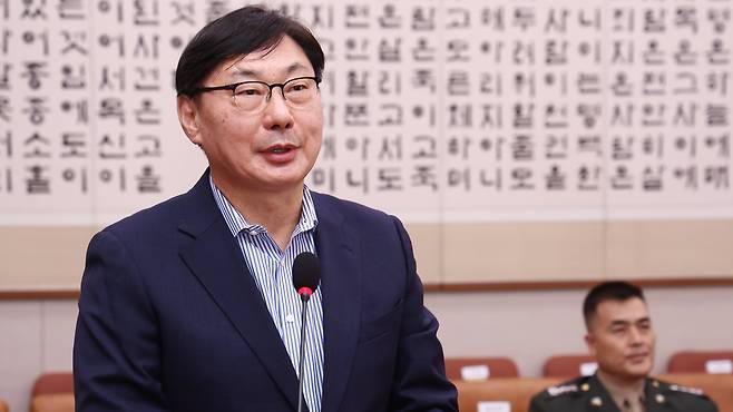 이화영 전 경기도 평화부지사가 지난해 10월 25일 국회 법제사법위원회에서 열린 법무부·법제처·감사원·고위공직자범죄수사처·헌법재판소·대법원 종합 국정감사에 출석해 김성태 전 쌍방울 회장 관련 질의에 답변하고 있다. /뉴스1