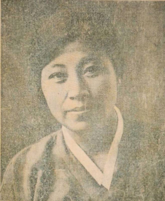 1916년 이화학당을 졸업한 박인덕은 1926년 도미, 웨슬리언대를 나와 콜럼비아대 대학원을 졸업했다. 1931년 2월 선교 강연차 영국에 건너가  그해 10월 귀국때까지 유럽과 터키, 팔레스타인, 이집트를 여행했다. 한국 여성 최초로 '세계일주기'(1941)를 출간했다. '세계일주기'에 실린 저자 사진.