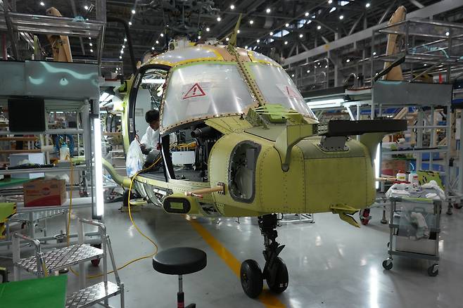 KAI 회전익동에서 양산 중인 소형무장헬기(LAH) 미르온./KAI 제공