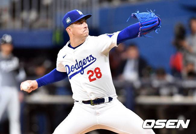 [OSEN=고척, 지형준 기자] 18일 서울 고척스카이돔에서 ‘메이저리그 월드투어 서울 시리즈 2024’ LA 다저스와 팀 코리아의 경기가 열렸다.1회초 다저스 선발 바비 밀러가 힘차게 공을 뿌리고 있다. 2024.03.18 / jpnews@osen.co.kr