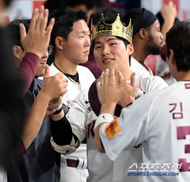 7일 고척스카이돔에서 열린 한화와 키움의 경기, 1회말 키움 김혜성이 동점 솔로홈런을 치고 기쁨을 나누고 있다. 고척=허상욱 기자wook@sportschosun.com/2024.04.07/