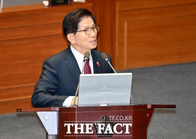 고용노동부가 설 명절연휴를 앞두고 임금체불 집중단속에 나선다. 사진은 김문수 고용부 장관. /배정한 기자