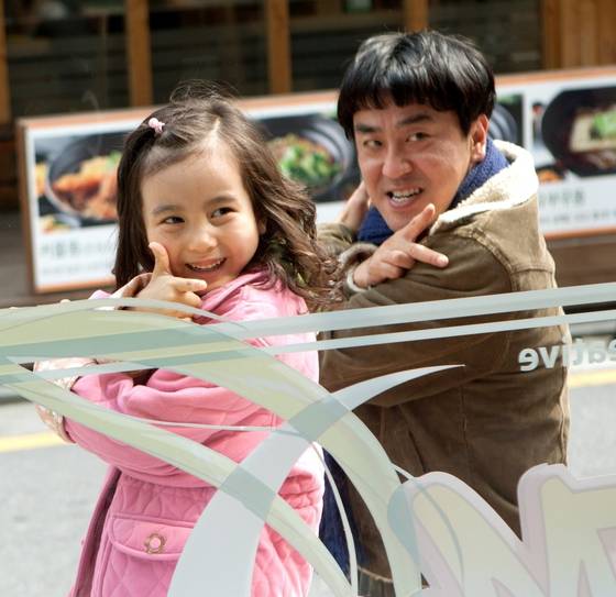 영화 '7번방의 선물'의 한 장면. 사진 NEW