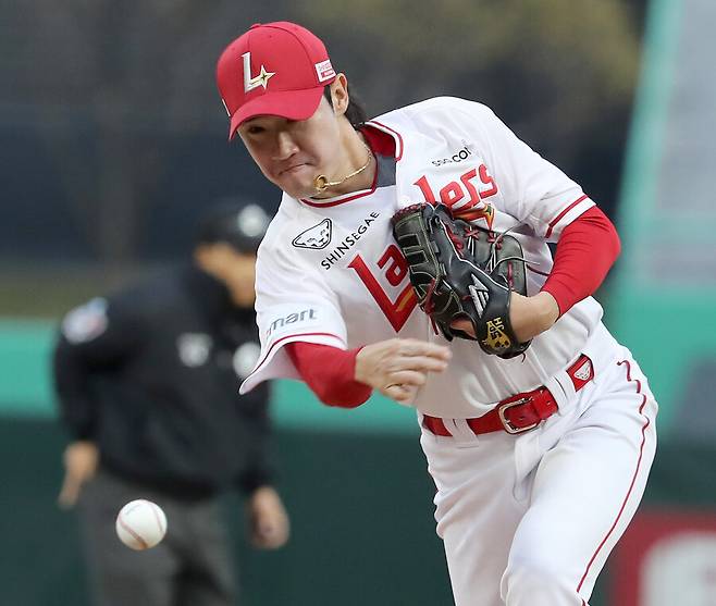 ▲ 2024년 1군보다는 2군에 있었던 기간이 더 길었던 박종훈은 선발 경쟁에서 살아남아야 한다. ⓒSSG랜더스