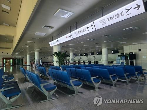 썰렁한 양양공항 대합실 [연합뉴스 자료사진]