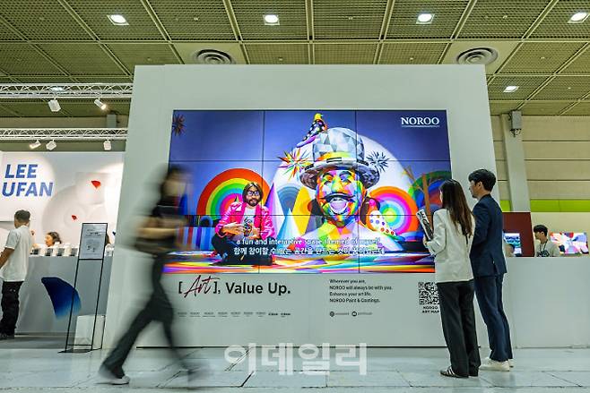 노루페인트가 ‘프리즈 서울’에서 운영한 대형 미디어월. (사진=노루페인트)