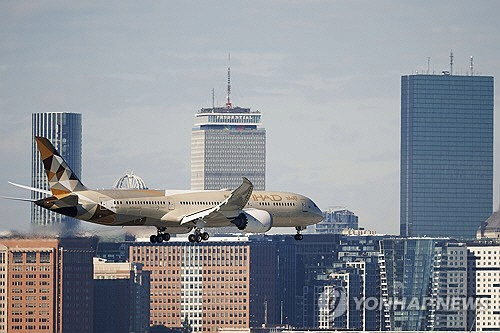 image.png [속보] 호주서도 아찔 보잉 여객기, 시속 300km이륙 중 바퀴 2개 터져