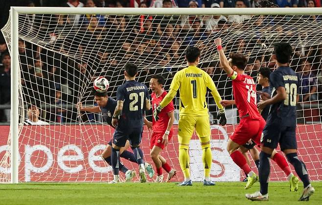 베트남 팜뚜언하이의 슈팅이 태국 골라인을 넘어가는 모습. 사진=AFP 연합뉴스