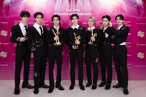 그룹 엔하이픈(ENHYPEN)이 ‘제39회 골든디스크어워즈’에서 3관왕을 차지했다.  / 사진 = 빌리프랩