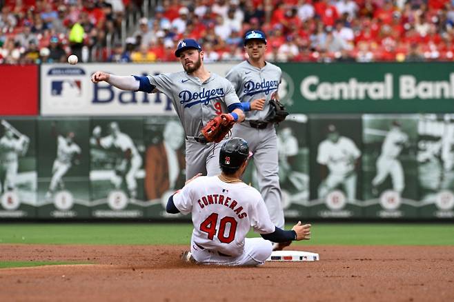 김혜성의 주전 경쟁 상대 중 한명인 게빈 럭스(왼쪽)가 트레이드설에 휘말렸다. 사진은 2024시즌 LA다저스에서 활약한 게빈 럭스의 모습. /사진=로이터