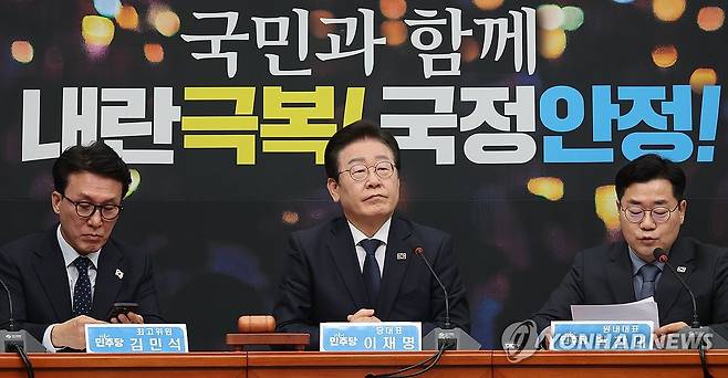 박찬대 원내대표 발언 (서울=연합뉴스) 박동주 기자 = 더불어민주당 박찬대 원내대표가 6일 오전 서울 여의도 국회에서 열린 최고위원회의에 참석해 발언하고 있다. 2025.1.6 pdj6635@yna.co.kr