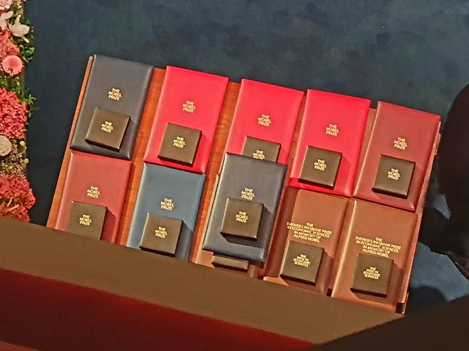 노벨문학상을 수상한 한강 작가를 단독 인터뷰한 매일경제신문 2024년 10월11일자 3면.