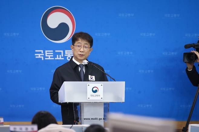 7일 박상우 국토교통부 장관이 제주항공 여객기 사고 관련 브리핑을 진행했다./사진제공=국토부
