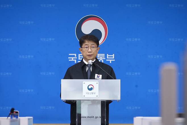 박상우 국토교통부 장관이 7일 정부세종청사 국토부 기자실에서 열린 제주항공 참사 관련 브리핑에서 모두발언하는 모습. [국토교통부 제공]