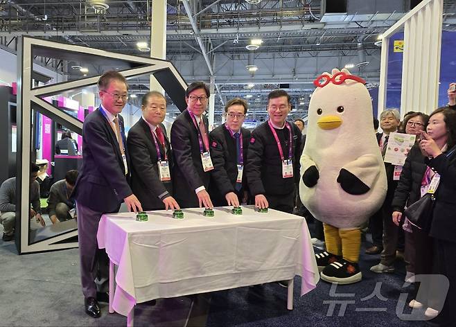 CES 2025 통합 부산관 개관식 모습.(부산상공회의소 제공)