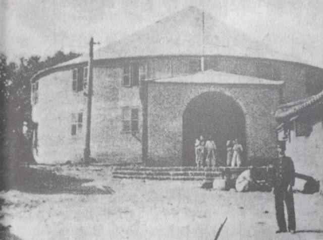 1902년 한국 최초의 관립 서양식 극장으로 문을 연 협률사.     퍼블릭 도메인