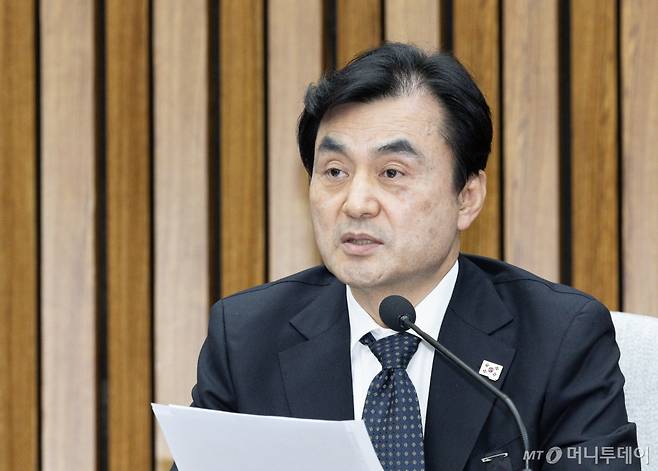 (서울=뉴스1) 이재명 기자 = 안규백 윤석열 정부의 위헌·무효 비상계엄 선포를 통한 내란행위의 진상규명을 위한 국정조사특별위원회(국정조사특위) 위원장이 31일 오전 서울 여의도 국회에서 열린 국정조사특위 1차 전체회의에서 발언을 하고 있다. 2024.12.31/뉴스1  Copyright (C) 뉴스1. All rights reserved. 무단 전재 및 재배포,  AI학습 이용 금지. /사진=(서울=뉴스1) 이재명 기자