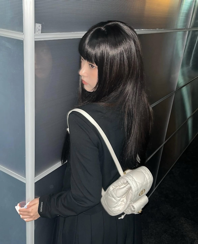 뉴진스 해린이 착용한 코이세이오 의류 제품. [뉴진스 인스타그램 갈무리]