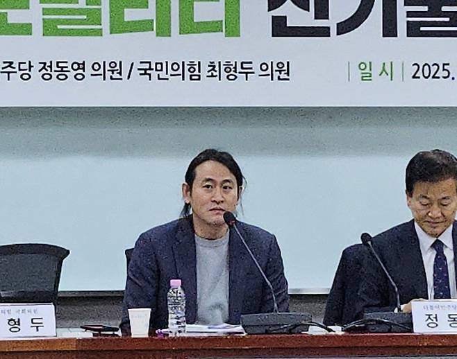 8일 오전 서울 여의도 국회의원회관 제9간담회의실에서 정동영 더불어민주당 의원·최형두 국민의힘 의원 주최로 열린 ‘AI‧모빌리티 신기술전략 조찬포럼’에서 백준호 퓨리오사AI 대표가 발언하고 있다. 박혜원 기자