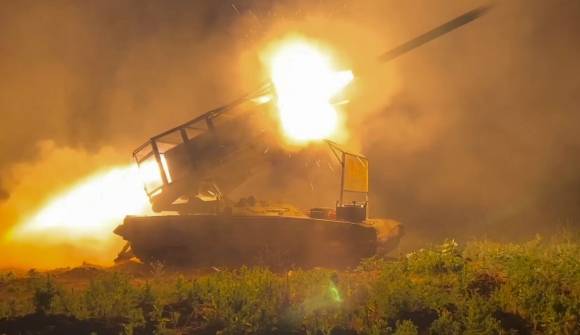 러시아군의 다연장 로켓이 쿠르스크 지역 우크라이나 진지를 향해 발사되고 있다. AP연합뉴스 자료사진