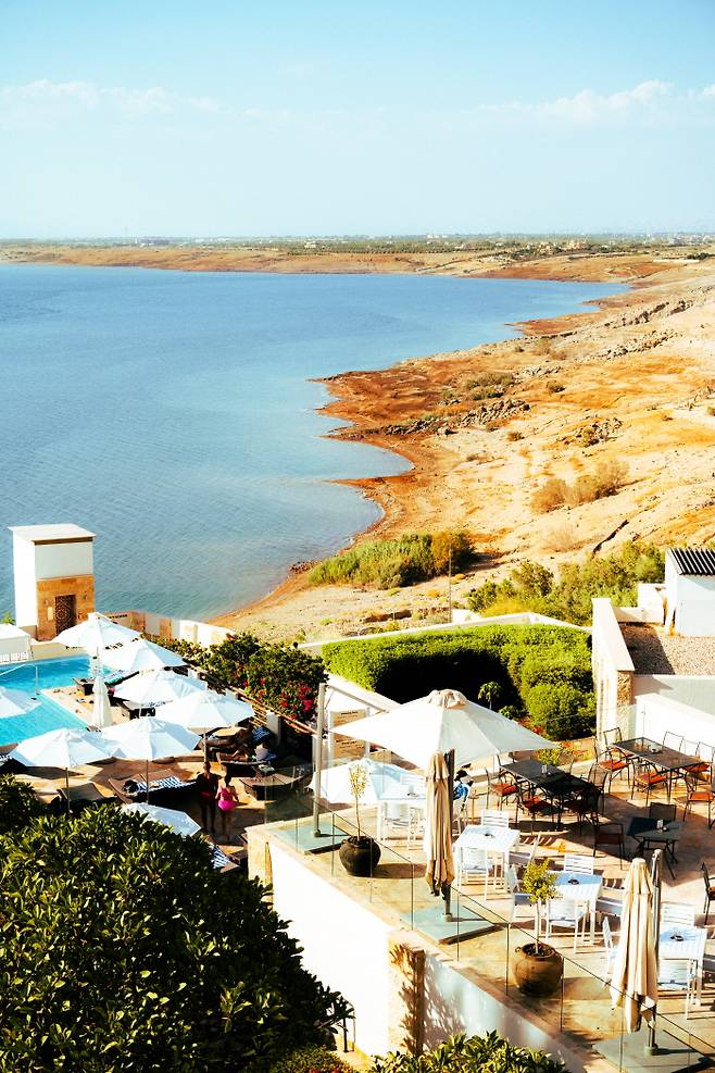 유난히 햇빛이 따사로웠던 어느 오후, 힐튼 데드 씨 리조트 & 스파의 풍경