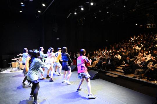 장기자랑으로 댄스를 선보이는 일본 스기나미고 학생들. 세종시문화관광재단 제공