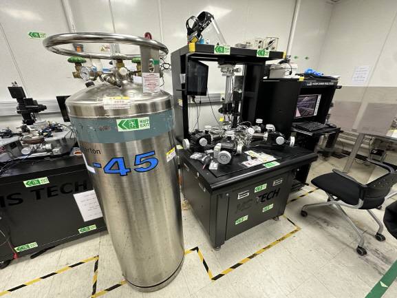 KIST 연구팀이 개발중인 신소자 기반 신경모사 소자의 전기적 특성 평가를 위한 장비.