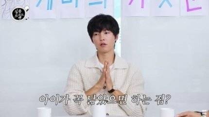 IMG_1086.jpeg 송중기 살인스텝 밟는 여기자.jpg