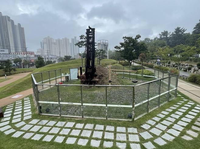 지난해 9월27일 경북 포항시 남구 철길숲 ‘불의 정원’의 불꽃이 꺼졌다. 포항시 제공