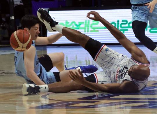 혼신의 힘으로. 사진[연합뉴스]