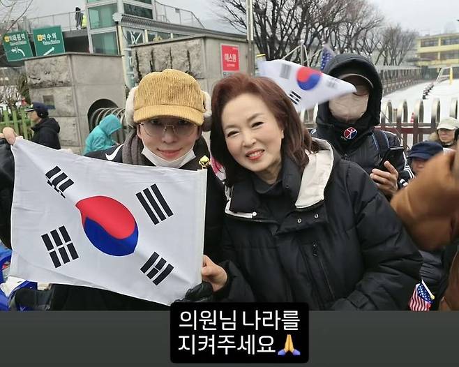 [서울=뉴시스] 비상 계엄 옹호 발언으로 뭇매를 맞았던 배우 차강석이 또 한 번 윤석열 대통령을 지지하는 모습이다.  (사진= 차강석 인스타그램 캡처 ) 2025.01.09. photo@newsis.com *재판매 및 DB 금지