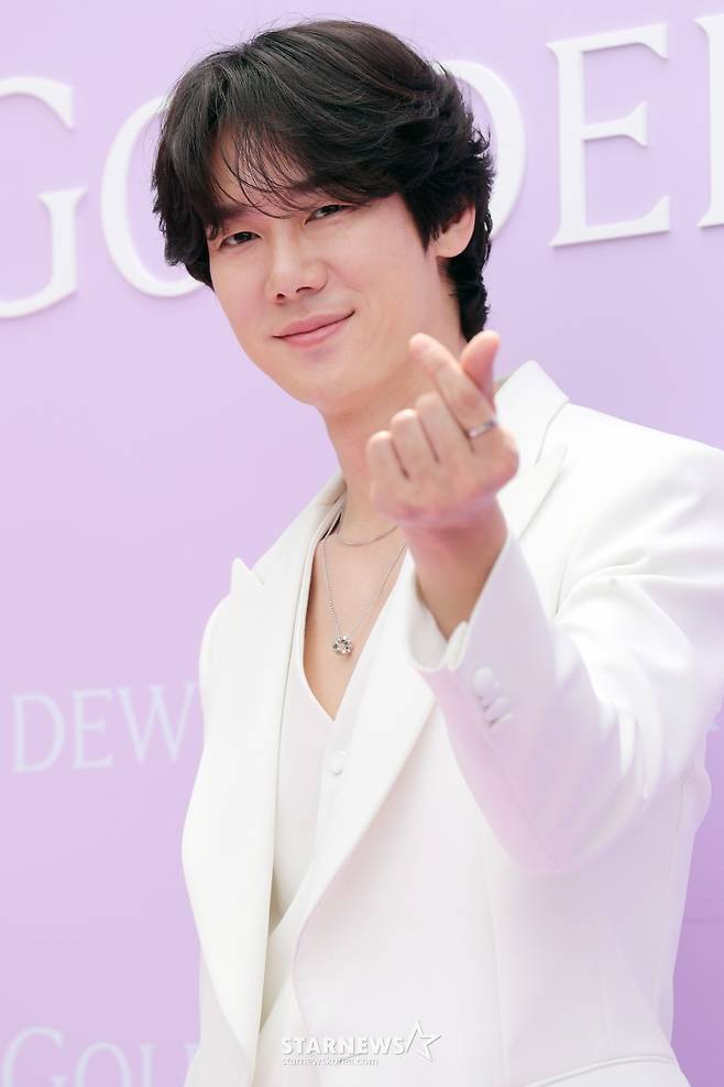 배우 유연석이 25일 오전 서울 성동구 성수동에서 열린 주얼리 브랜드 팝업 스토어 오픈 행사에 참석해 포즈를 취하고 있다. 2024.04.25 /사진=임성균