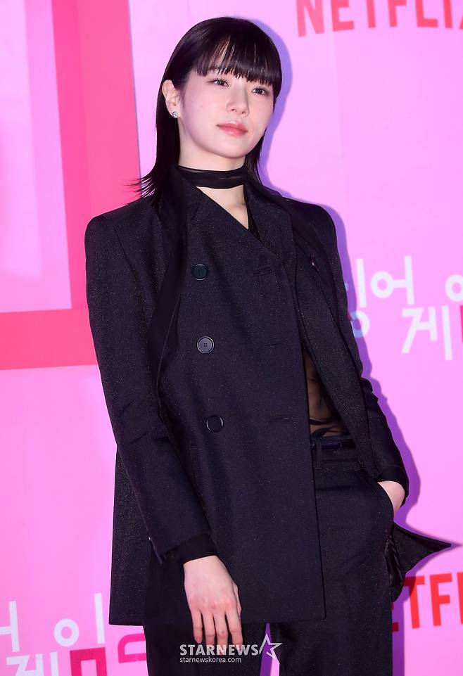 배우 박규영이 9일 오후 서울 중구 동대문디자인플라자에서 진행된 넷플릭스 시리즈 '오징어 게임 시즌2' 핑크카펫에 참석해 포즈를 취하고 있다.  '오징어 게임 시즌2'는 복수를 다짐하고 다시 돌아와 게임에 참가하는 '기훈'(이정재)과 그를 맞이하는 '프론트맨'(이병헌)의 치열한 대결, 그리고 다시 시작되는 진짜 게임을 담은 이야기다. 오는 26일 공개. 2024.12.9 /사진=김창현 chmt@